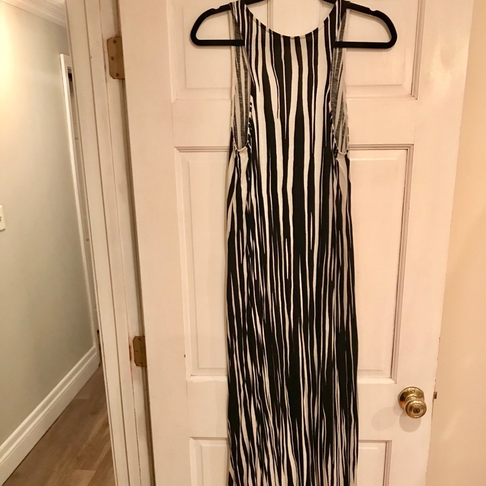 Black & White Dress - Picture 4 of 5